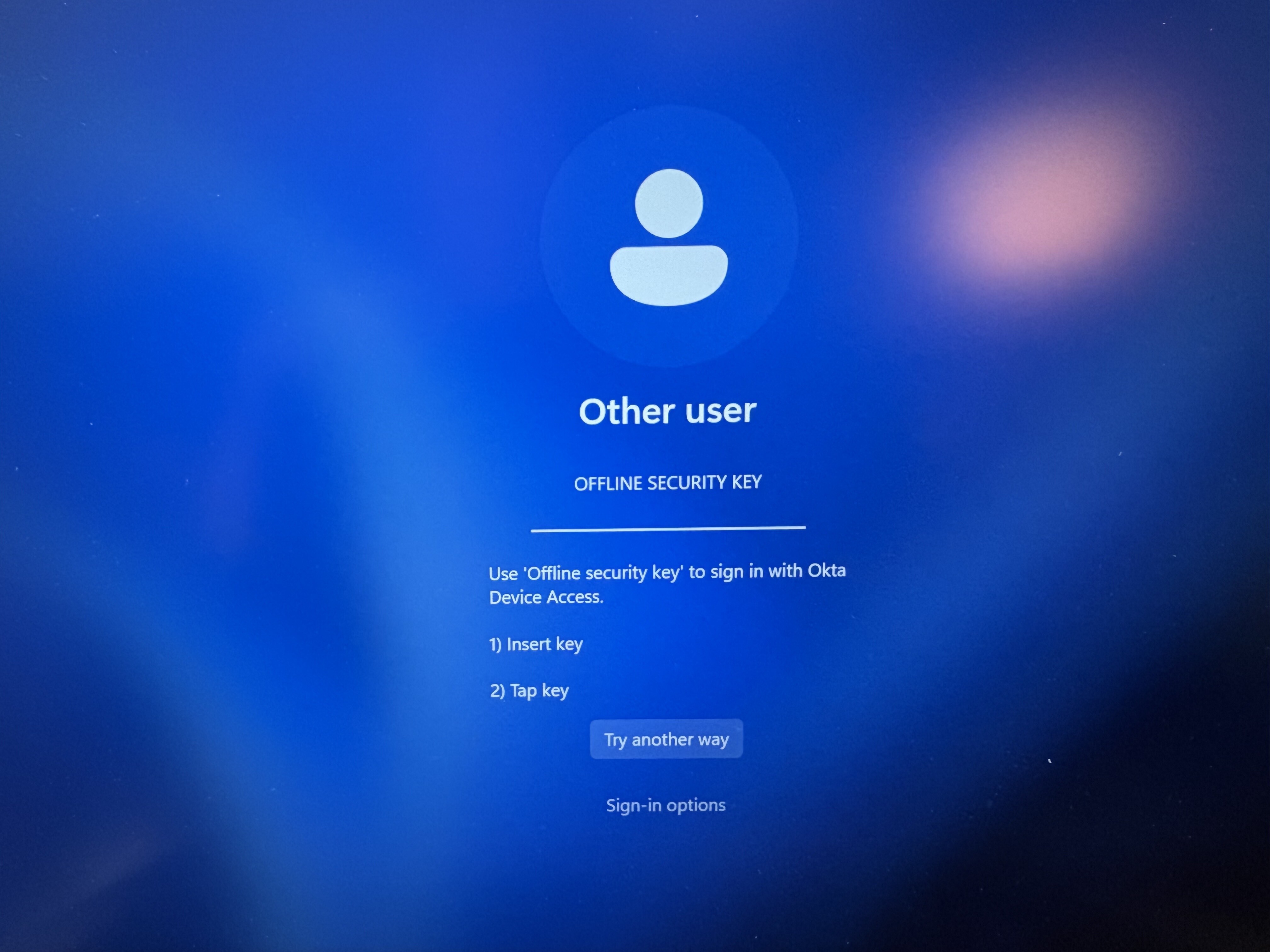 Use Offline security key to sign in with Okta Device Access